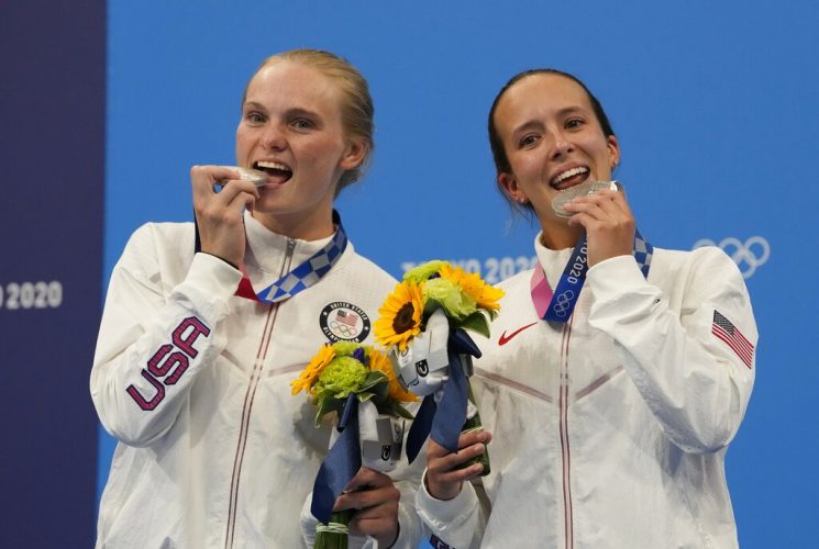 US rallies to claim silver in women's 10M synchro diving
